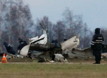Самолет авиакомпании «Татарстан» с 50 пассажирами и членами экипажа потерпел крушение при заходе на посадку в воскресенье вечером, все находившиеся на борту лайнера погибли.