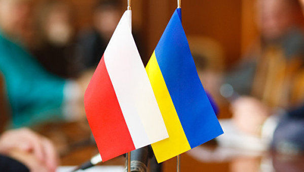 МИД Польши отверг обвинения в попытках переписать историю Украины.