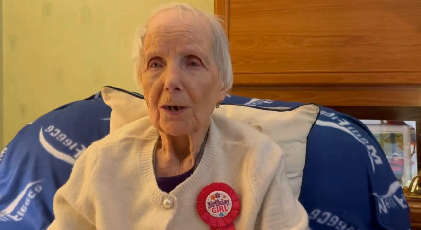 "Прожила замечательную жизнь": 104-летняя женщина рассказала, что ест и пьет.
