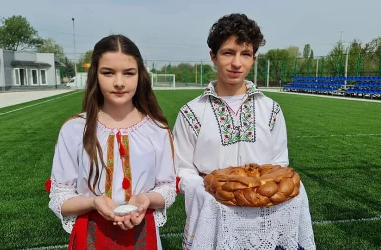 В городе Ватра открылся стадион.