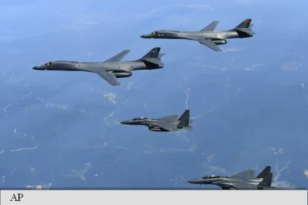 KCNA: Американские бомбардировщики провели учения у Северной Кореи. Фото: AP Photo
