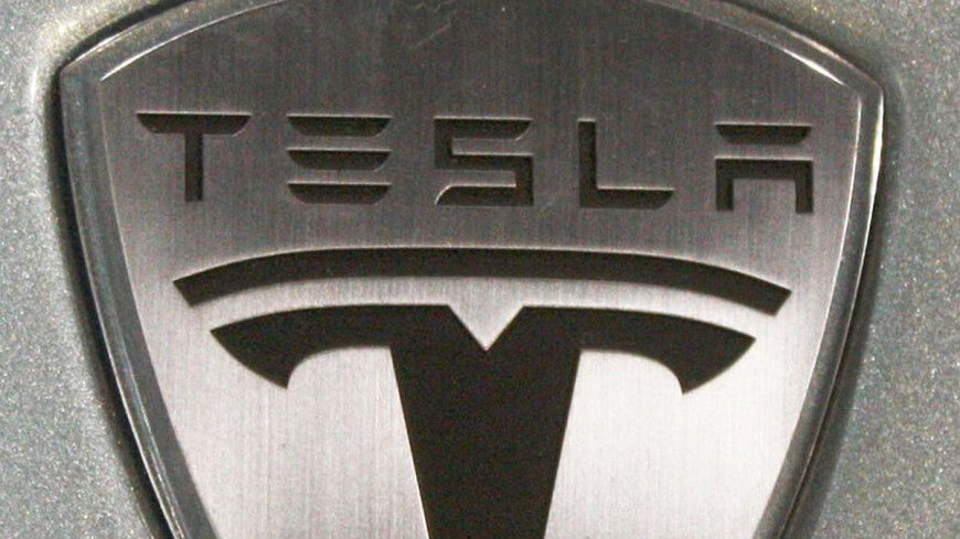 На компанию Tesla подали в суд за слежку за автолюбителями.
