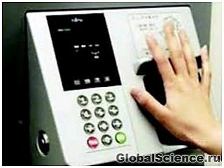 Для выполнения банковской операции клиенту Ogaki Kyoritsu Bank достаточно приложить сворю ладонь к считывающему устройству, набрать дату своего рождения и пин-код.