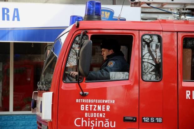 Пожар вспыхнул в Кишиневе в здании претуры сектора Буюканы. Фото: realitatea.md