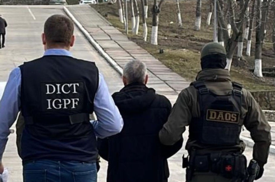 Un ucrainean suspectat de trafic de migranți, extrădat din Moldova în Grecia.