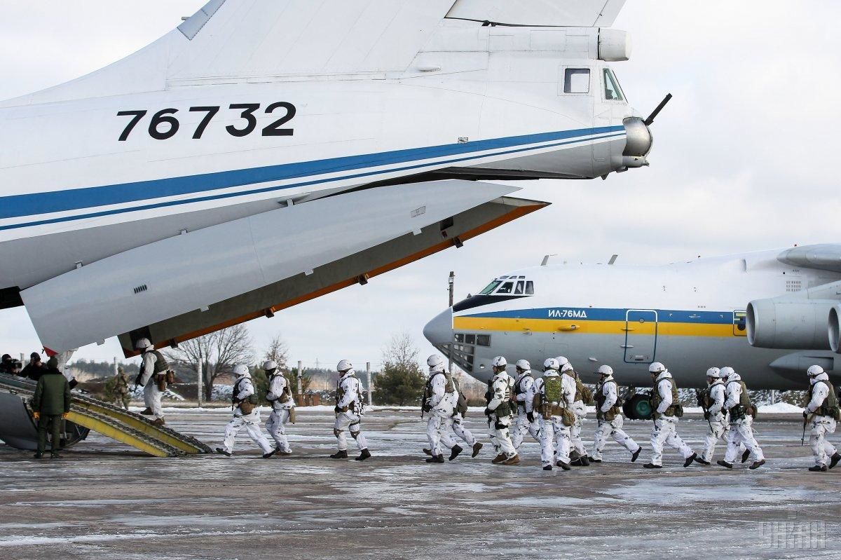 Украина стягивает силы противовоздушной обороны на границу с Россией.