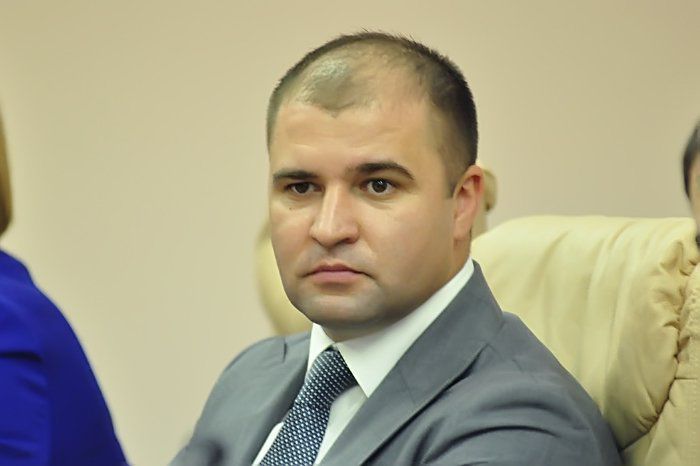 Резолюция против министра юстиции была отклонена парламентом.