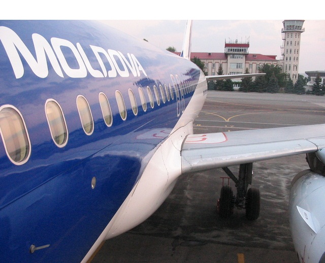 ”Air Moldova” проводит беспрецедентную акцию по продаже билетов осенне-зимнего сезона по низким ценам. Фото: livejournal.com