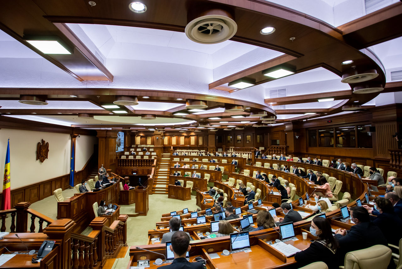 PAS отказалась заслушать в парламенте премьера и министра образования по требованию БКС.
