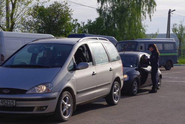 În toate cazurile documentele au fost ridicate, iar oamenii legii continuă cercetările.