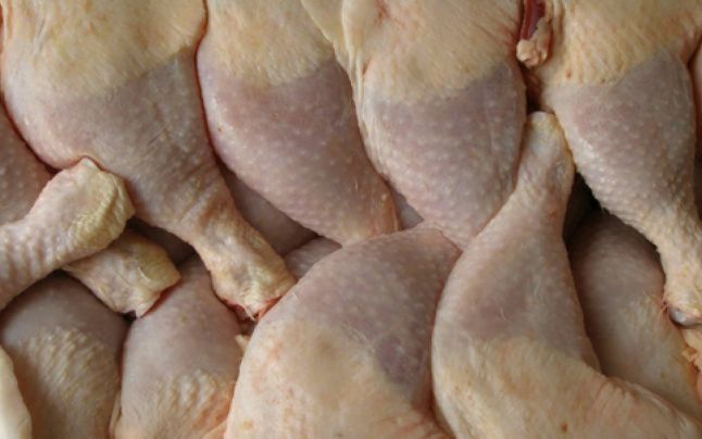 Carnea de pui infectată cu Salmonella, care a băgat în spital zeci de oameni era importata din Ucraina.