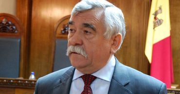 Член ВСП Думитру Пулбере получает пенсию в размере 25 700 леев в месяц.