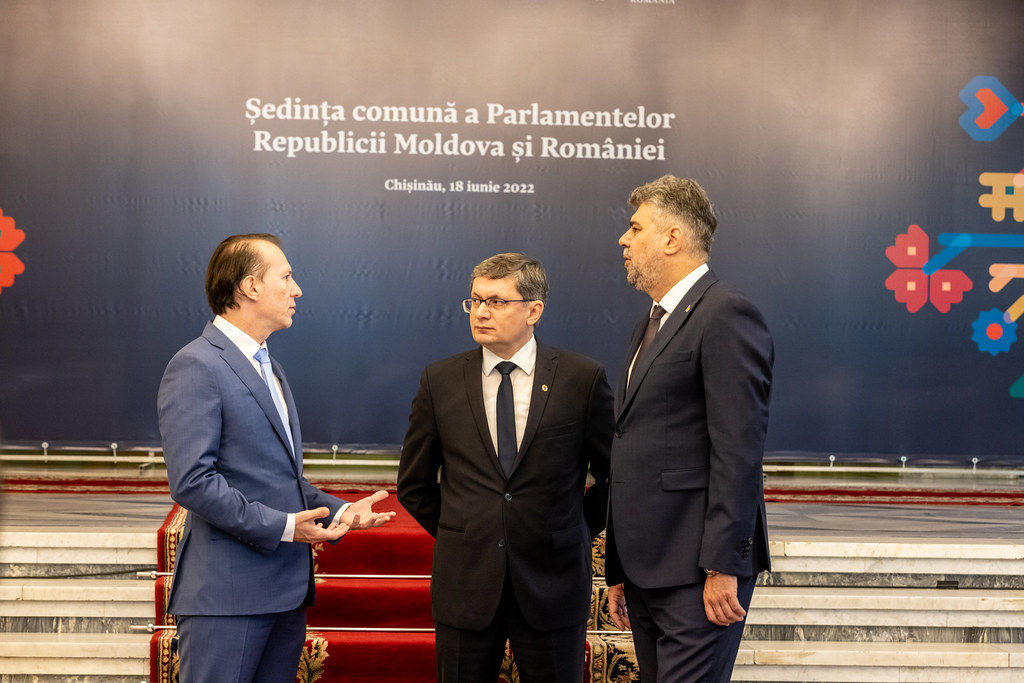 Парламенты Румынии и Молдовы подписали совместную декларацию.