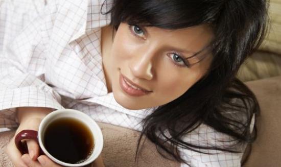 Mai mult, rezultatele studiului sugerează că o singură cană de cafea consumată zilnic poate prelungi naşterea cu 8 ore. 