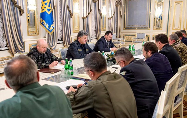 Порошенко провел совещание с руководителями силовых ведомств. Фото: Twitter.com/apukraine