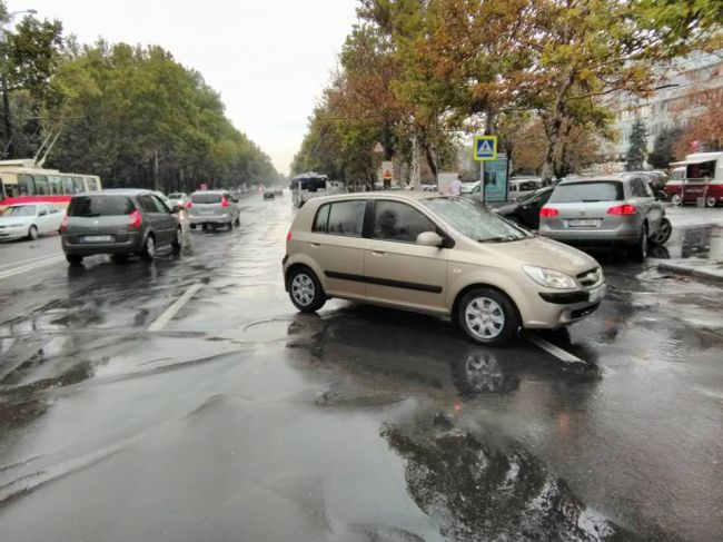 В Кишиневе на пешеходном переходе сбили двух школьников.