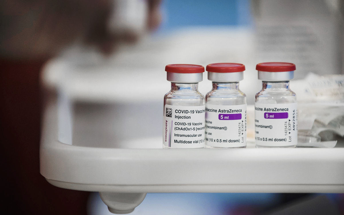 В Чехии уничтожат 45 тысяч доз вакцины AstraZeneca.