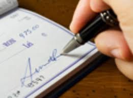 Banii pot fi ridicaţi deja de la oficiile poştale sau filialele Băncii de Economii, de unde bătrânii îşi primesc pensia.