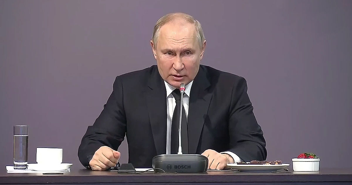 Путин назвал "спецоперацию" попыткой "прекратить войну".