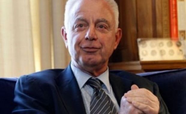 Guvernul este compus din profesori universitari, un general în retragere şi un diplomat. 