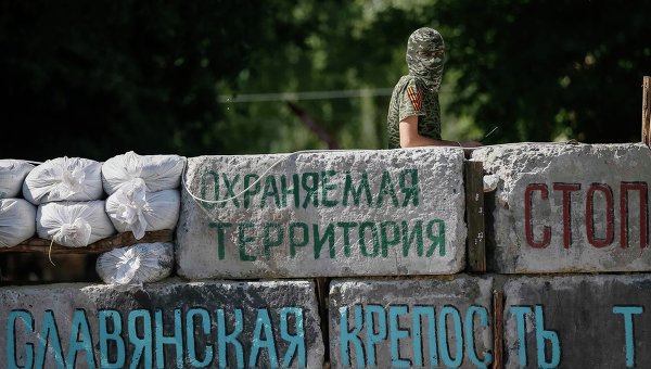 Ряд районов Славянска по-прежнему остается без света и воды.