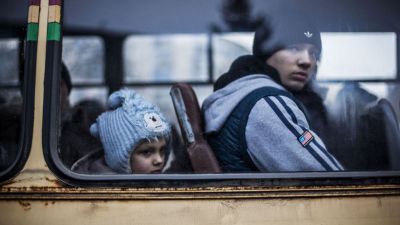 Pentru mulţi oameni care-și duc traiul în regiunile în care violențele păreau de neoprit, încheierea armistițiului de la Minsk înseamnă o nouă șansă de a-și relua viaţa normală.