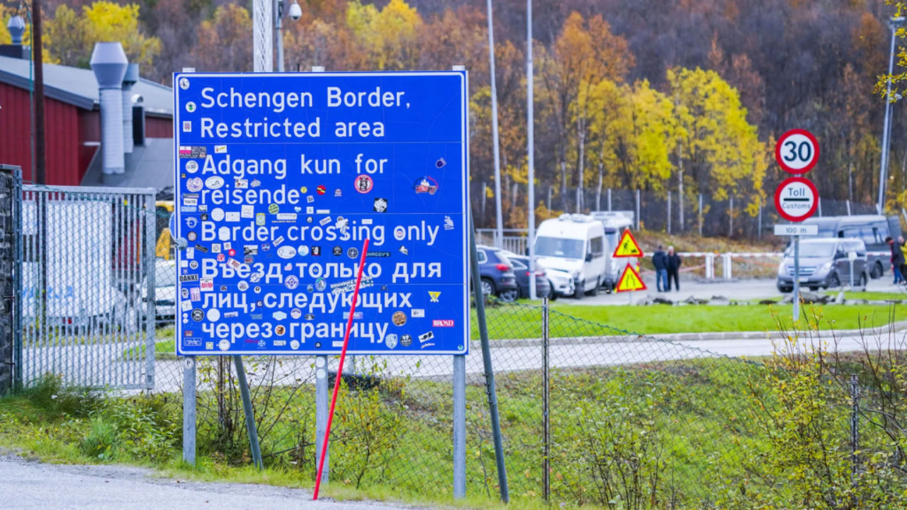 Norvegia introduce controale la frontieră, după creșterea nivelului de amenințare teroristă.