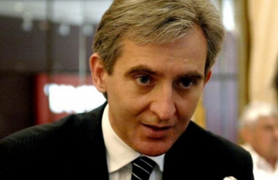 Сам Лянкэ в 2012 году на посту вице-премьера и министра иностранных дел получал в месяц 12,7 тысяч леев и приобрел дом площадью в 223 квадратных метра в Яловенах.