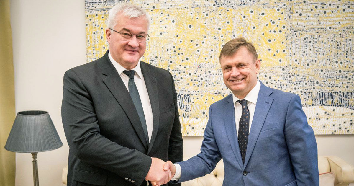 Глава МИД Украины поблагодарил посла Молдовы за успешную работу.