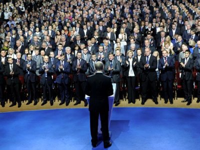 Sondajul a fost realizat la 22 - 23 februarie 2014 peun eșantion de 1.600 de persoane din 130 de localități din Rusia. Eroarea statistică nu depășește 3,4 %.