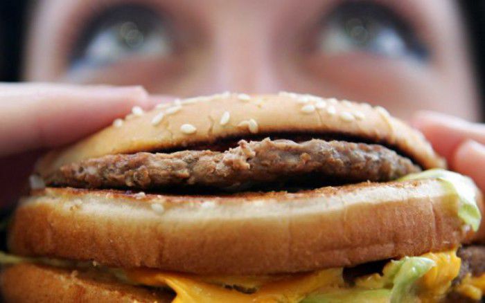 Ce se întâmplă în corpul nostru după ce mâncăm un Big Mac. Foto: adevarul.ro