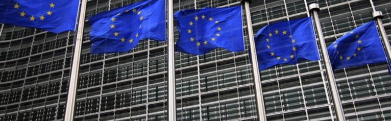 Эта программа вводит квоты для мигрантов во всех странах ЕС, чтобы разгрузить Грецию, Италию и Мальту.
