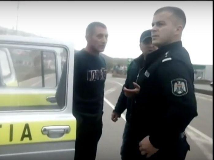 Пьяный тракторист вступил в драку с полицией.