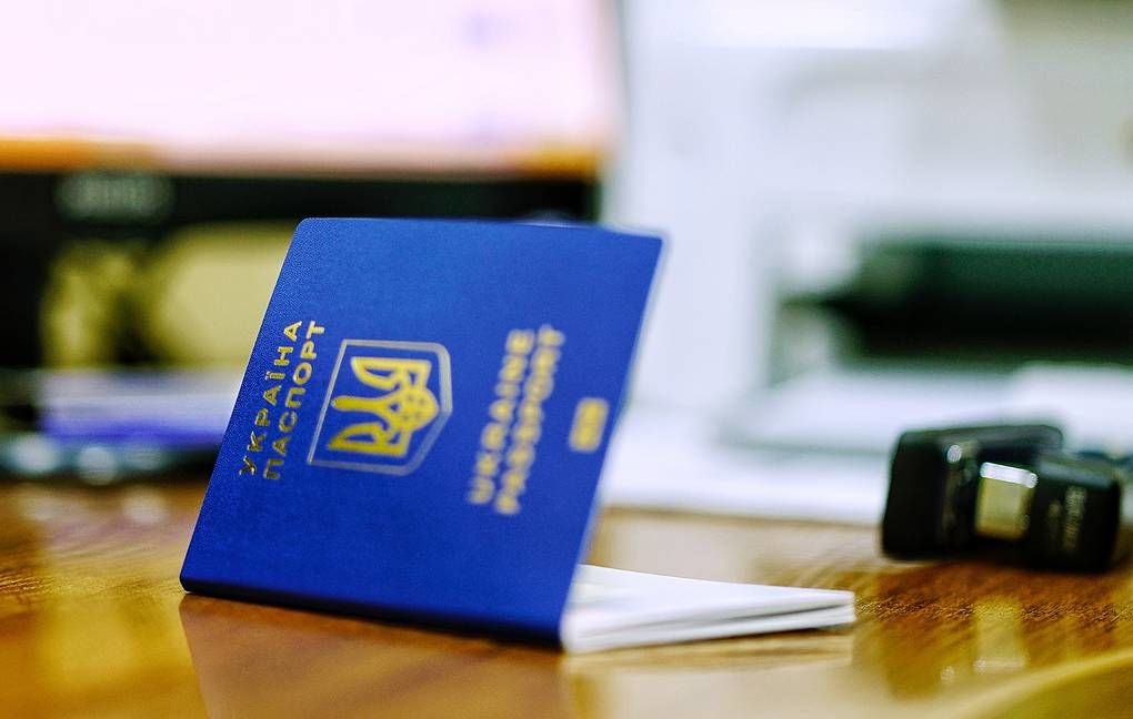 Украинцы с 1 марта смогут ездить в Россию только по загранпаспорту.