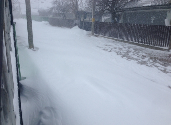 Codul portocaliu de ninsoare si viscol emis de meteorologi a intrat azi in vigoare.
