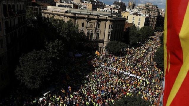 Extremiștii din Catalonia amenință cu încurajarea unei insubordonări civice masive. 