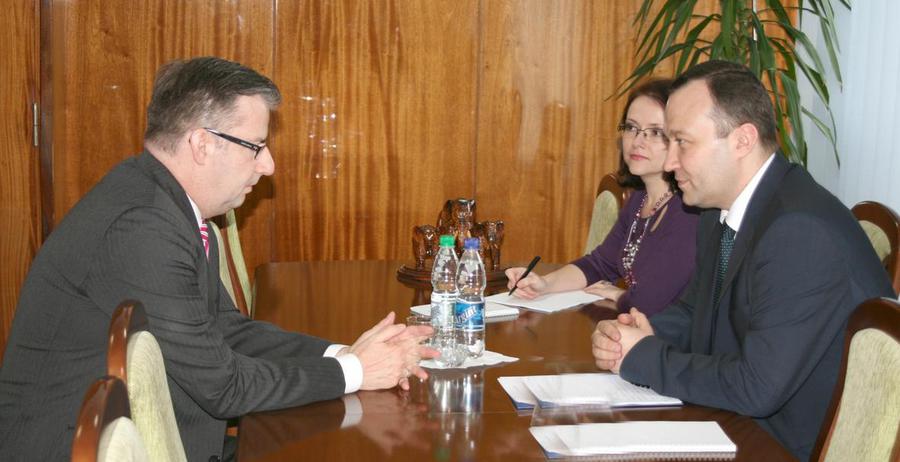 Şeful Delegaţiei Uniunii Europene în Republica Moldova, Dirk Schuebel a vizitat Procuratura Generală.