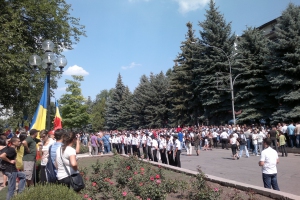 Participanții la Marșul Unirii au adus și un drapel al Statelor Unite. 