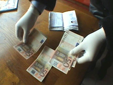 Bănuitul a fost reținut pentru 72 de ore, în privinţa poliţistului fiind pornită o cauză penală pentru „corupere pasivă”
