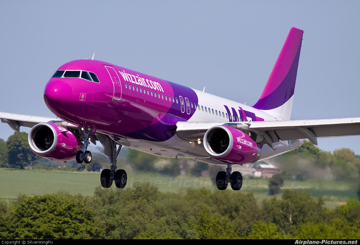 Compania din Ungaria Wizz-Air va opera, începând de mâine, zboruri low-cost din Moldova.