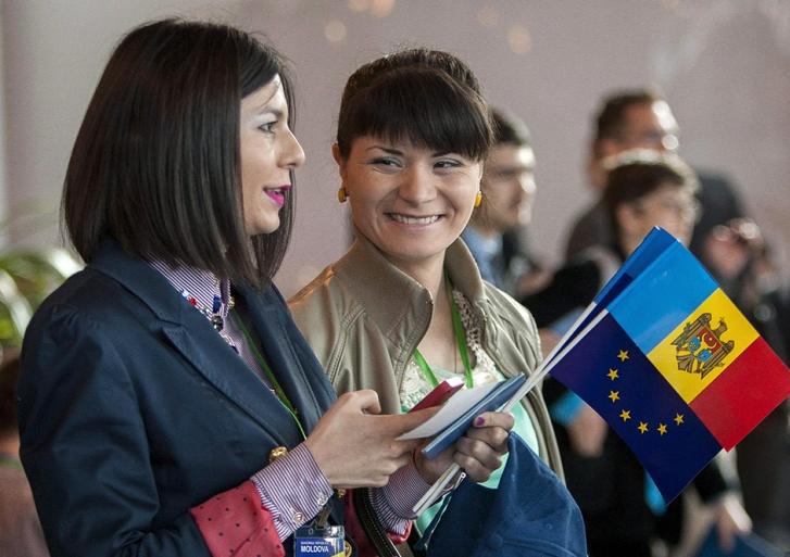 „Cetăţenii Republicii Moldova care dețin paşapoarte biometrice vor putea călători fără vize în țările din spațiul Schengen începînd de luni, 28 aprilie.