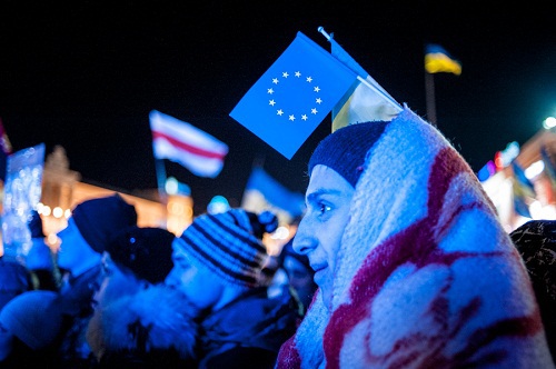 Позиция Республики Молдова по отношению к событиям на Украине и вмешательству России в дела этой страны должна быть более твёрдой, утверждают политологи.