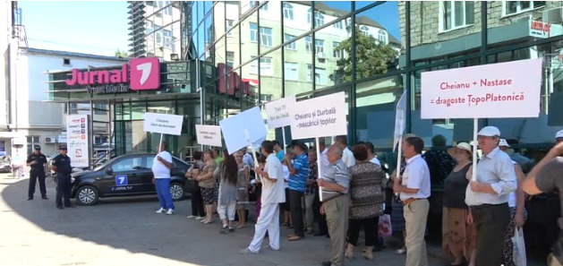 Susținătorii lui Shor au protestat în fața unui post TV.