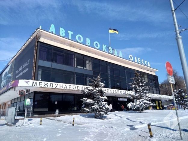 Все пассажиры борта без каких-либо инцидентов добрались автобусами до пункта назначения.