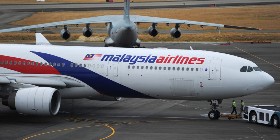 Zborul Malaysia Airlines a fost, cel mai probabil, doborât de o mână criminală.