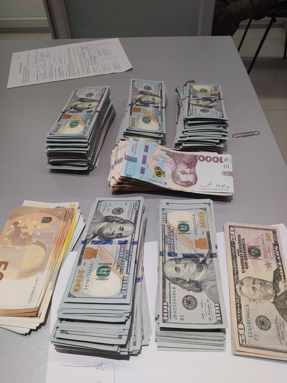 С начала года на границе Молдовы изъяли валюты на более чем $1 миллион.