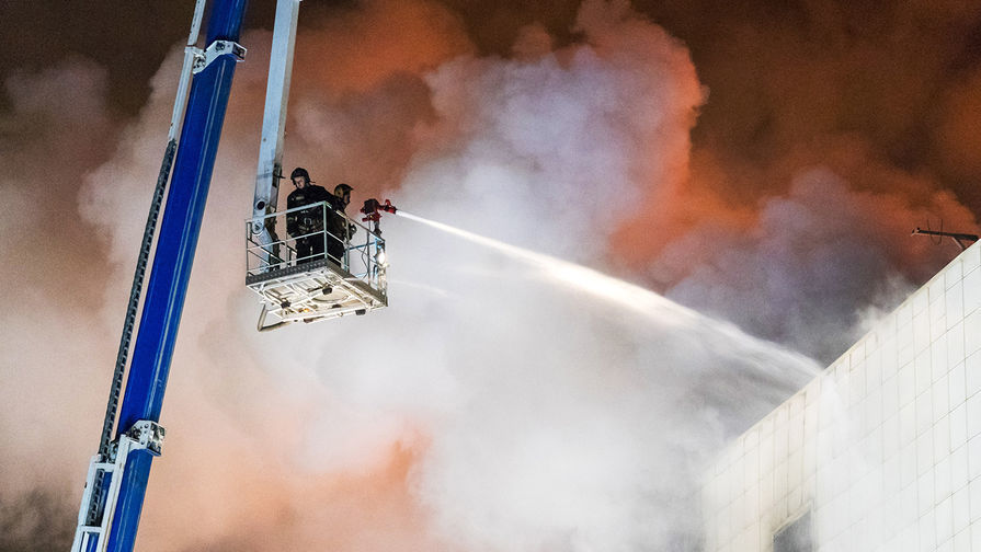 ТЦ в Кемерово снова загорелся. Фото: tass.ru