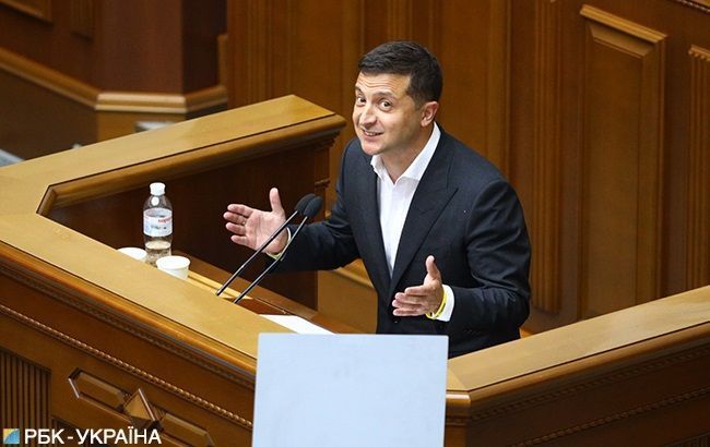 Зеленский предложил лишать депутатов мандата за прогулы.