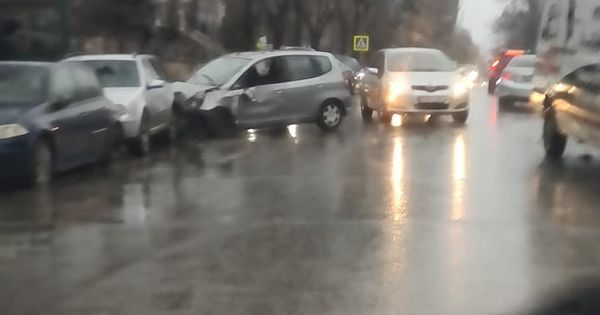 В столице произошла авария с участием трех автомобилей.
