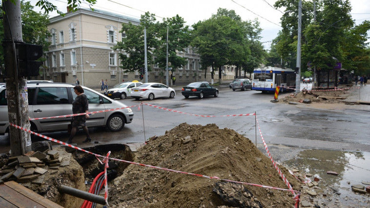 Primăria anunță suspendarea traficului între străzile Ismail și Ciuflea. Foto: moldova24.info